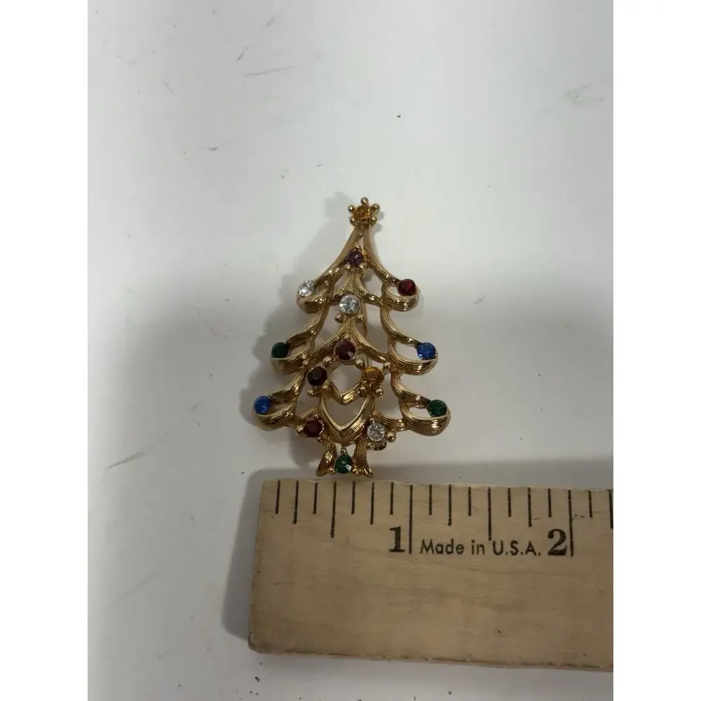VINTAGE MONET GOLD TONE CHRISTMAS TREE BROOCH PIN‎ with 15 SPARKLING STONES
